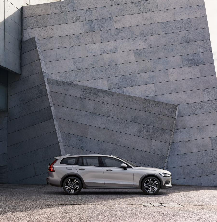  Volvo V60 T5 Cross Country 2018 года  (WW) (фото 22 из 44)